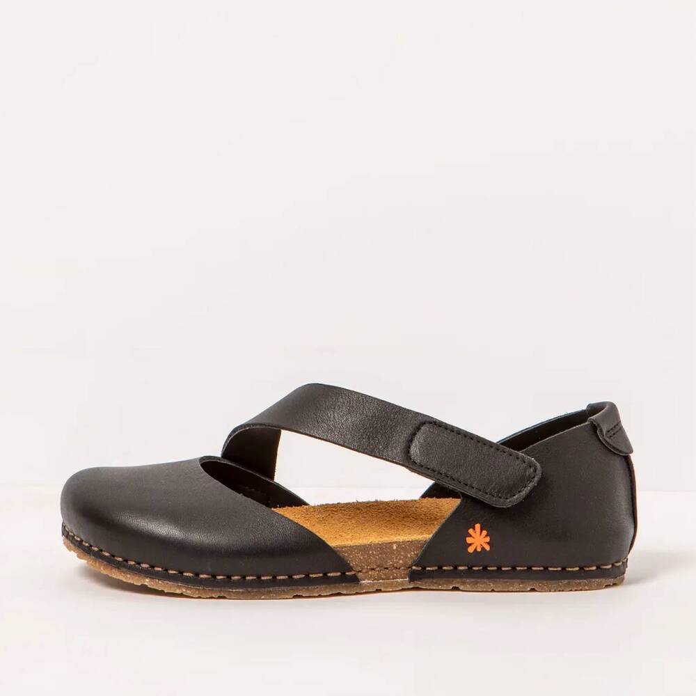 NEW THE ART COMPANY women's creta sandal in black